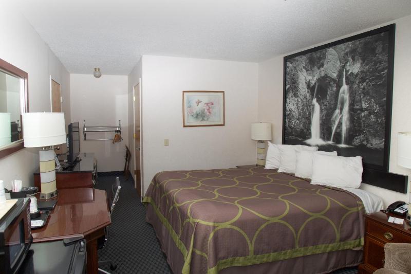 King Room - Non-Smoking image 3