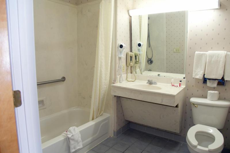 King Room - Non-Smoking image 2