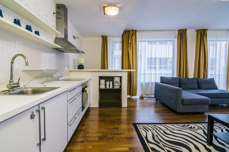 Deluxe One-Bedroom Apartment image 2