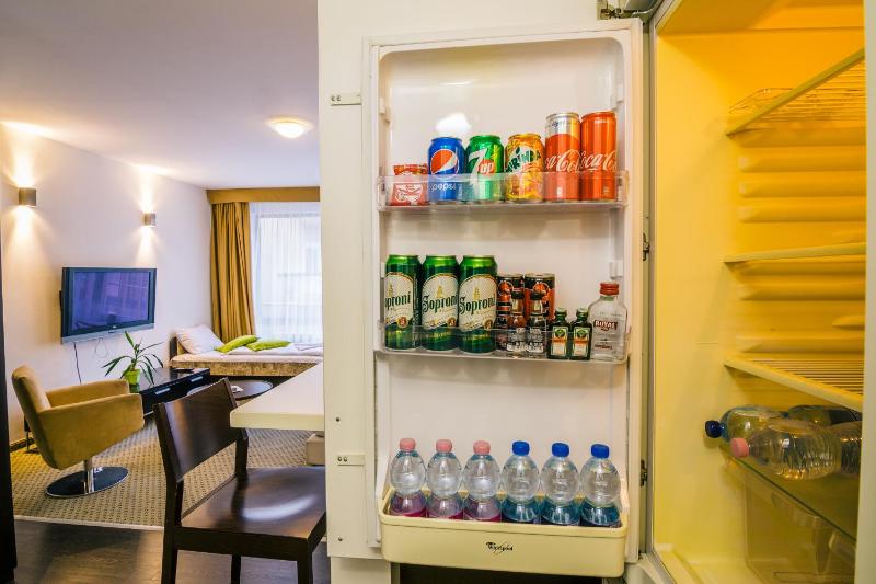 Superior One-Bedroom Apartment image 3