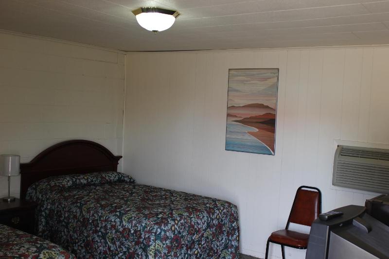 Double Room with Two Double Beds - Smoking image 3