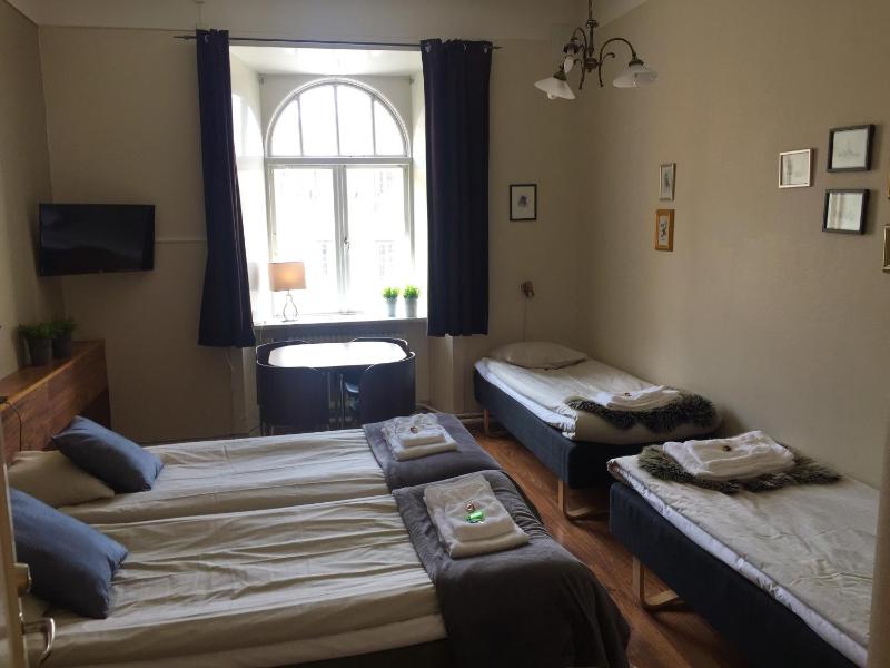 Quadruple Room with Shared Bathroom image 2