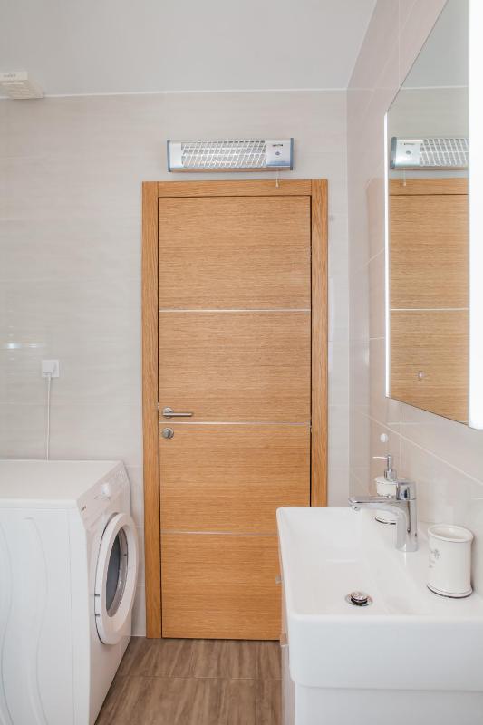 One-Bedroom Apartment with Balcony and Sea View (5 Adults) image 2