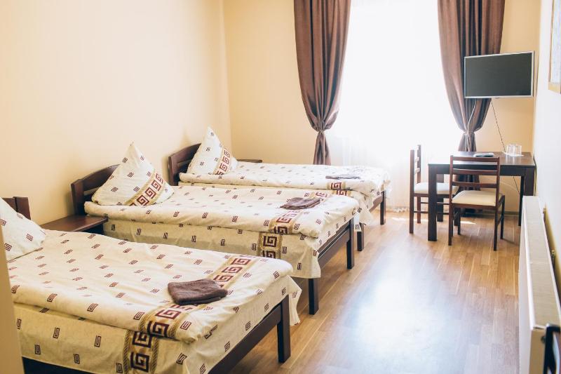 Luxury Triple Room image 3