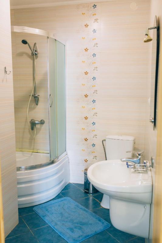 Triple Room with Shower image 4