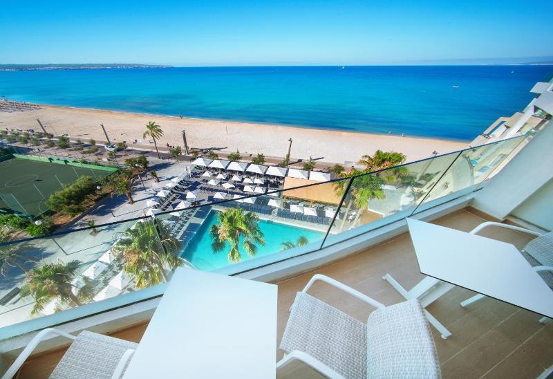 Deluxe Penthouse Apartment with Sea View image 1