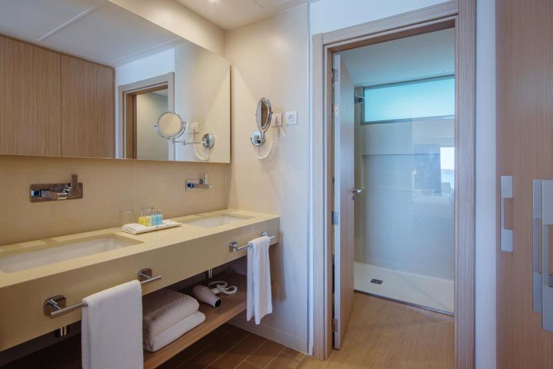Junior Suite with Sea View image 4