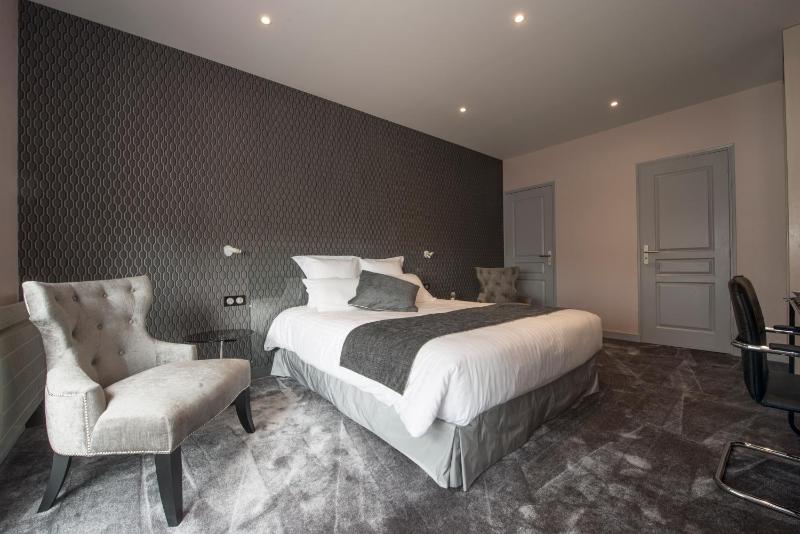 Large Double Room image 3