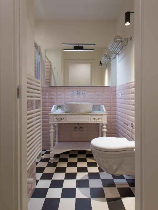 Standard Double Room image 4