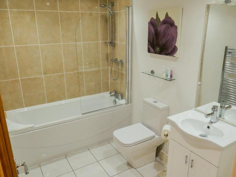One Bedroom Apartment Marina View - Ground Floor - No Dogs Allowed image 4