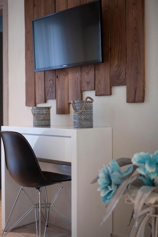 Deluxe Family Room image 3