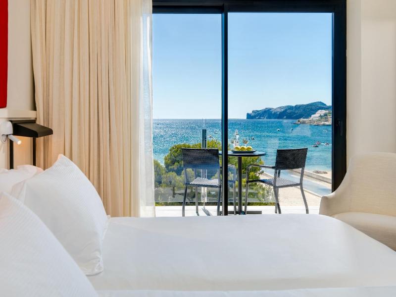 Superior Double Room with Sea View  image 4