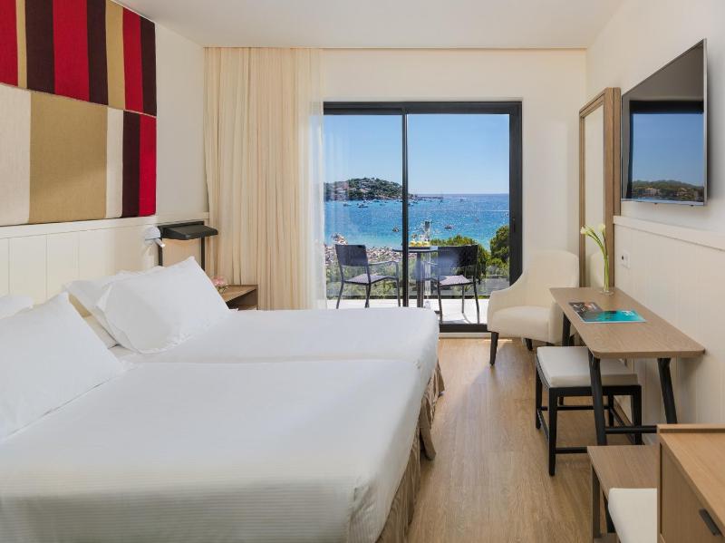 Superior Double Room with Sea View  image 3