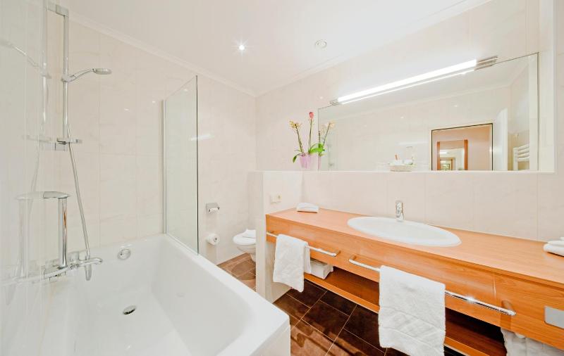 Exclusive Double Room image 3