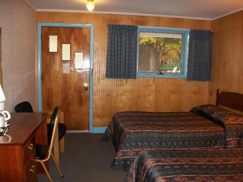 Quadruple Room image 2
