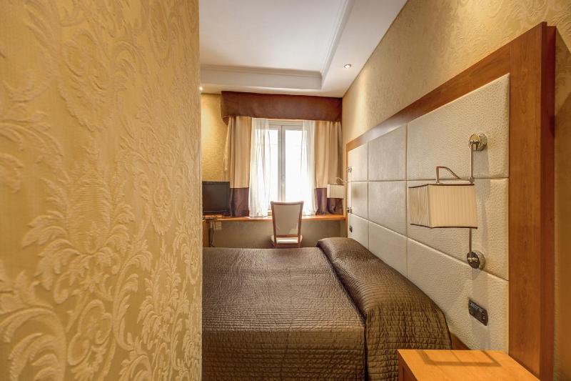 Economy Double Room image 2