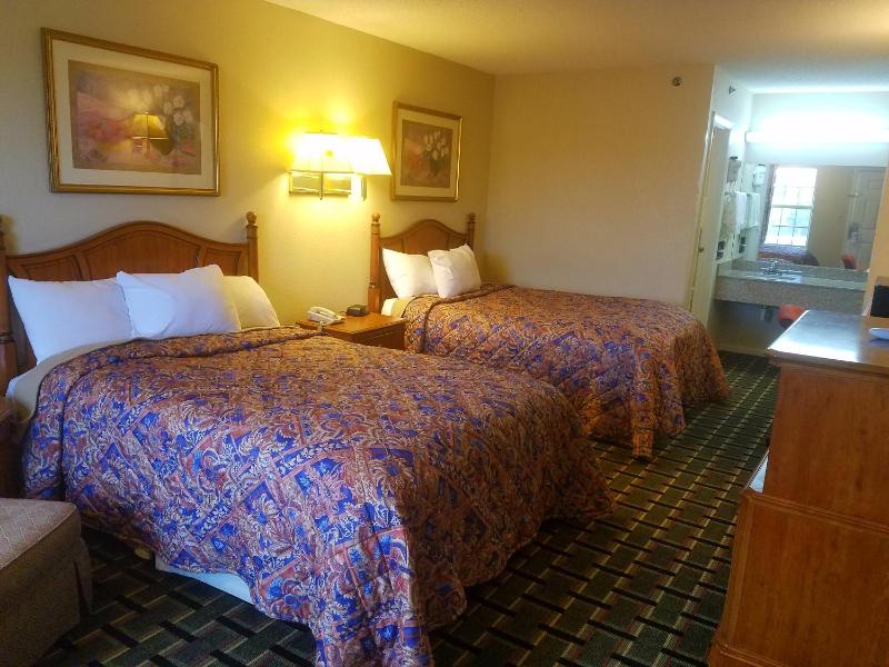 Double Room with Two Double Beds Nonsmoking image 4