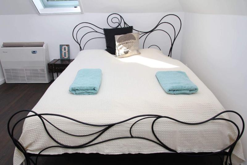 Double Room image 3