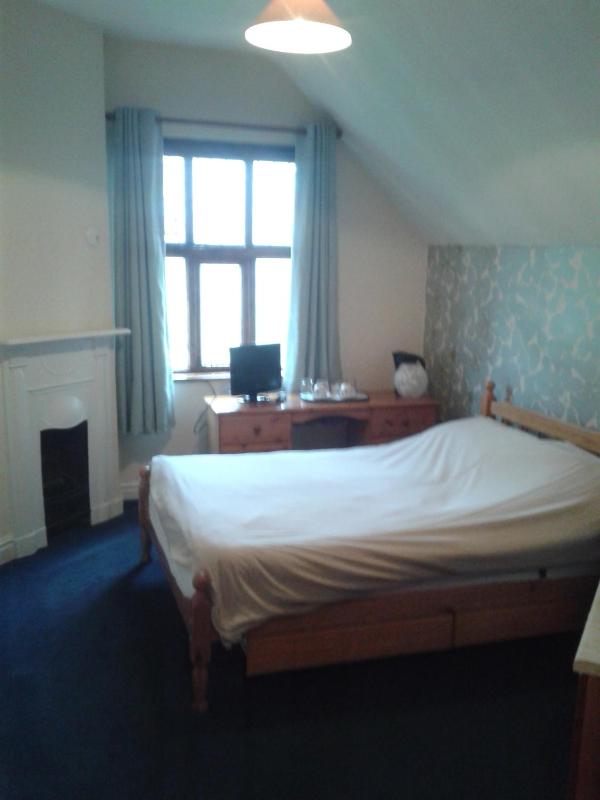 Double Room with Shared Bathroom image 4