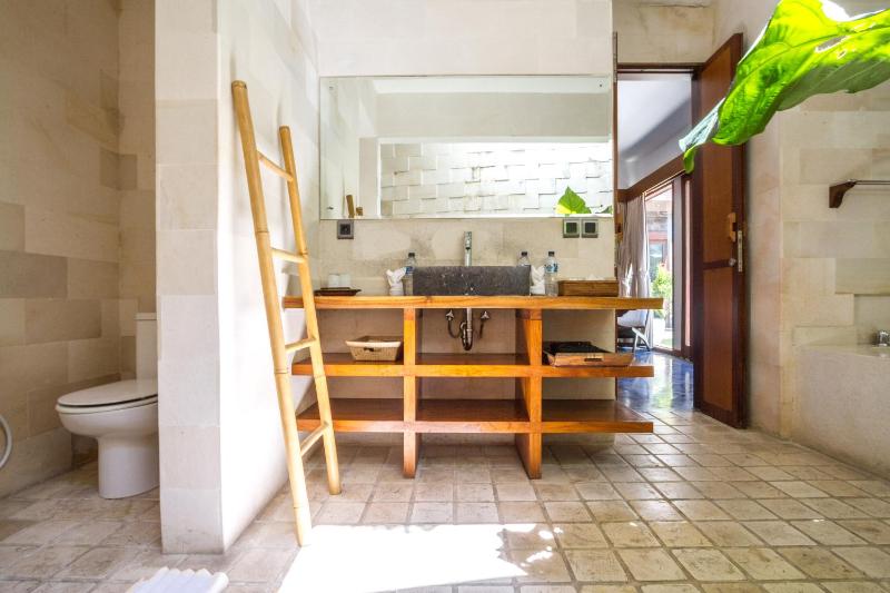 Villa Martine - Fantastic 5BR Villa - Perfect Location in Seminyak - image 25