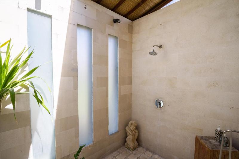 Villa Martine - Fantastic 5BR Villa - Perfect Location in Seminyak - image 27