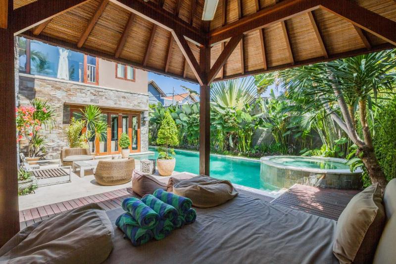 Villa Martine - Fantastic 5BR Villa - Perfect Location in Seminyak - image 7