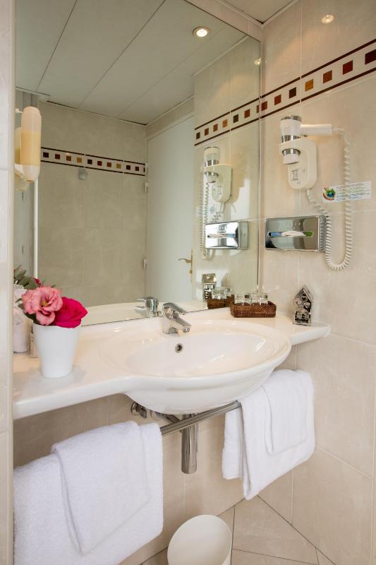 Two Double Adjacent Rooms image 2