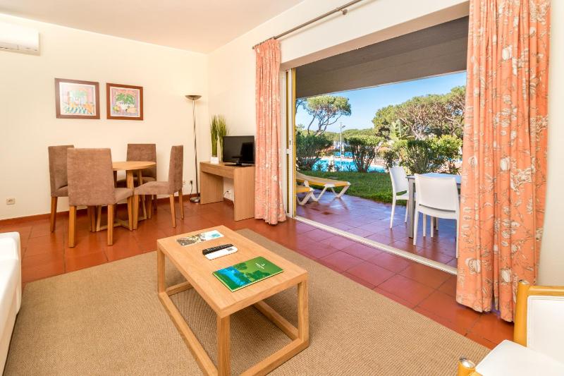 One-Bedroom Apartment with Pool View image 4