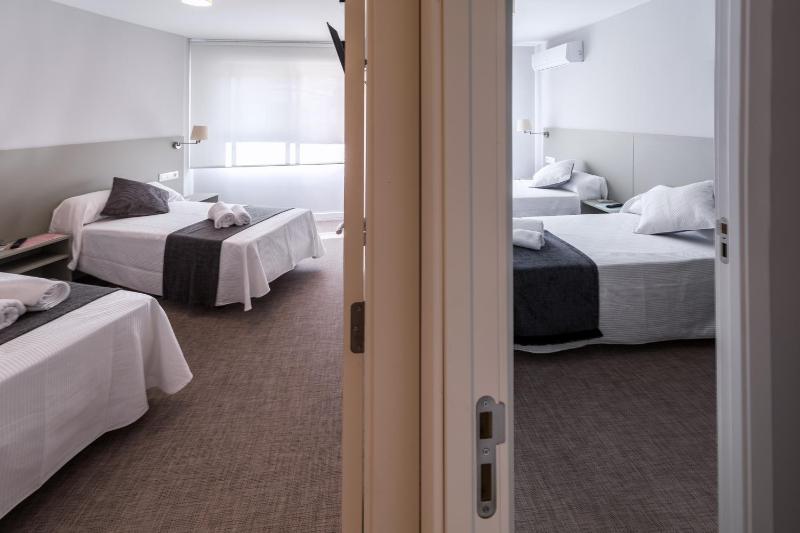 Premium Quadruple Room image 2