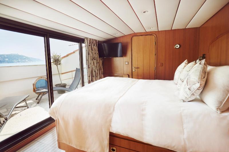 Yacht Cabin Suite with terrace and Sea View image 2