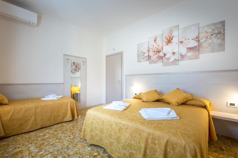 Superior Triple Room image 2