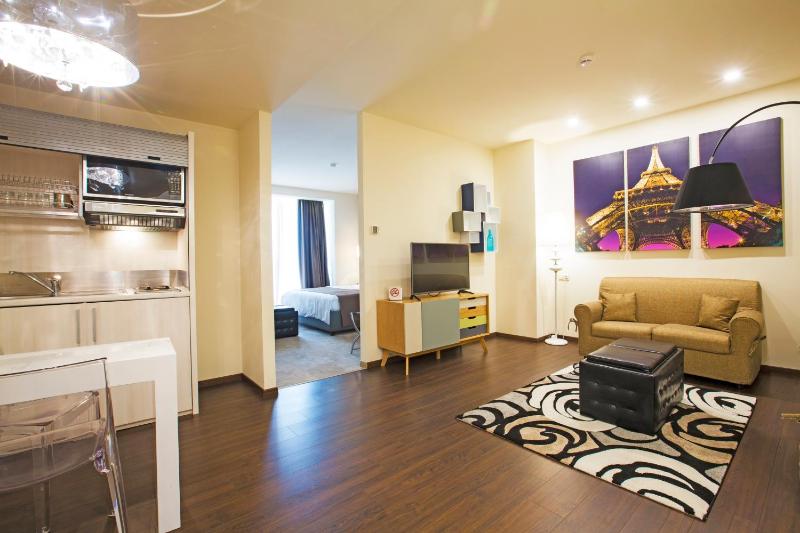 Executive Suite image 3