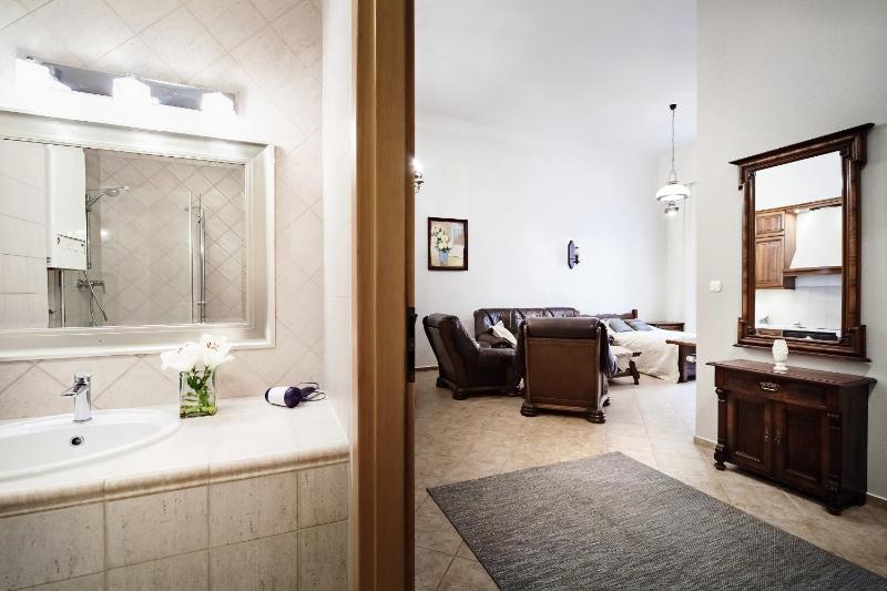 Superior Apartment image 3