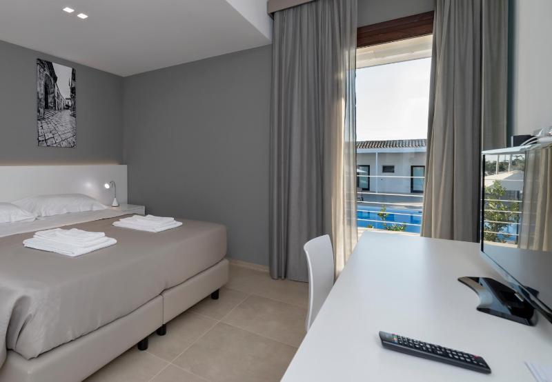 Double or Twin Room with Pool View image 2