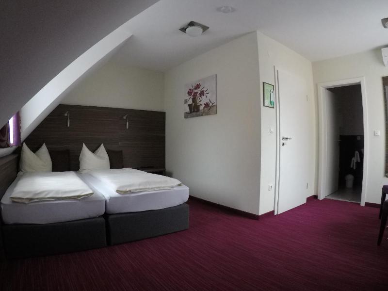Standard Double or Twin Room image 3