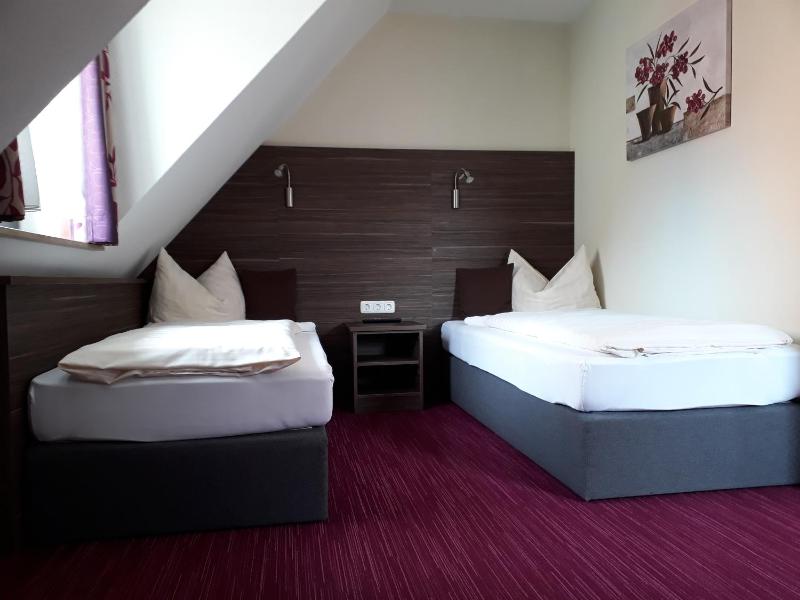 Standard Double or Twin Room image 4