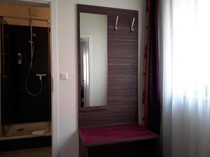 Small Double Room image 1