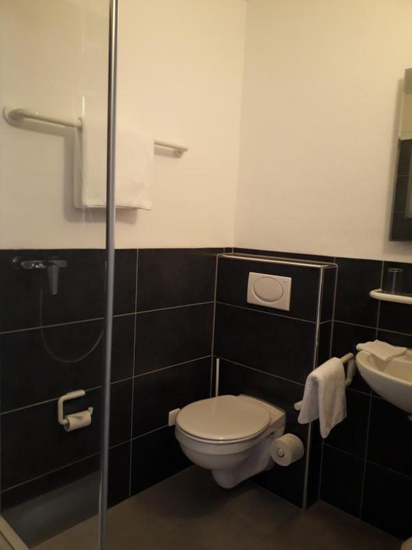 Small Double Room image 3