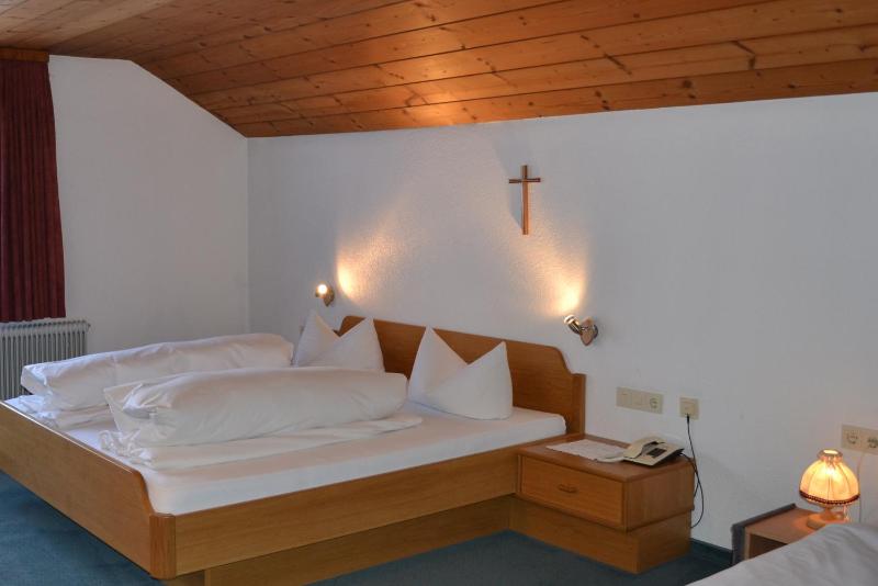 Superior Double Room with Balcony image 3