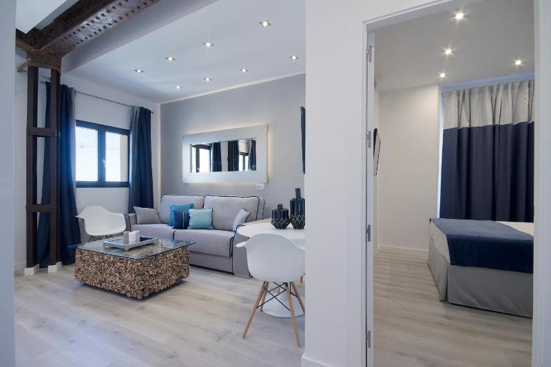 BiBo Suites Gran Vía - image 11