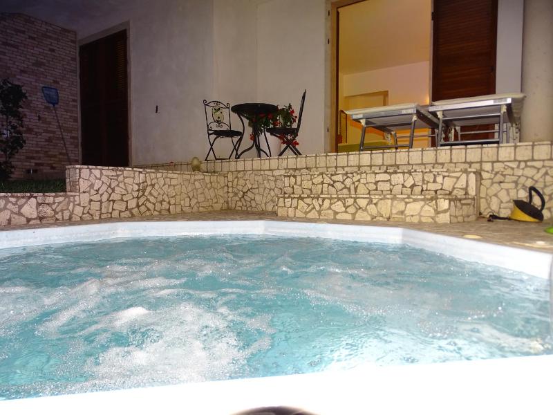 Deluxe Room with Balcony image 3