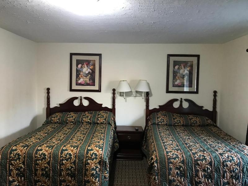 Deluxe Queen Room image 2