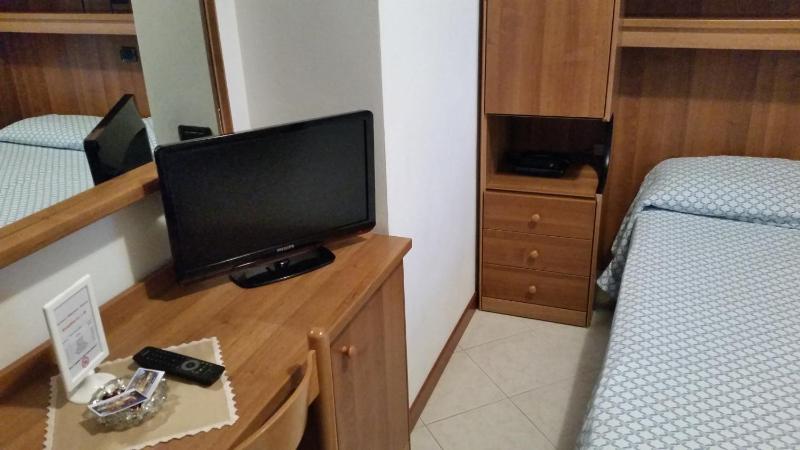 Family Room (2 Adults + 2 Children) image 4
