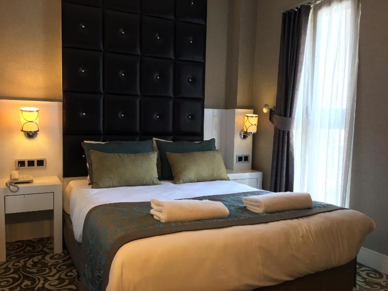 Economy Double Room image 3