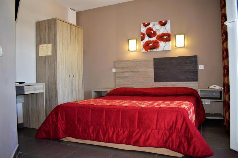 Confort Double Room - Court View - 1st Floor image 2