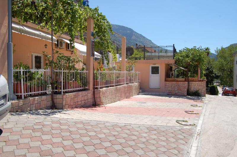 Apartments Peranovic 2 - image 12