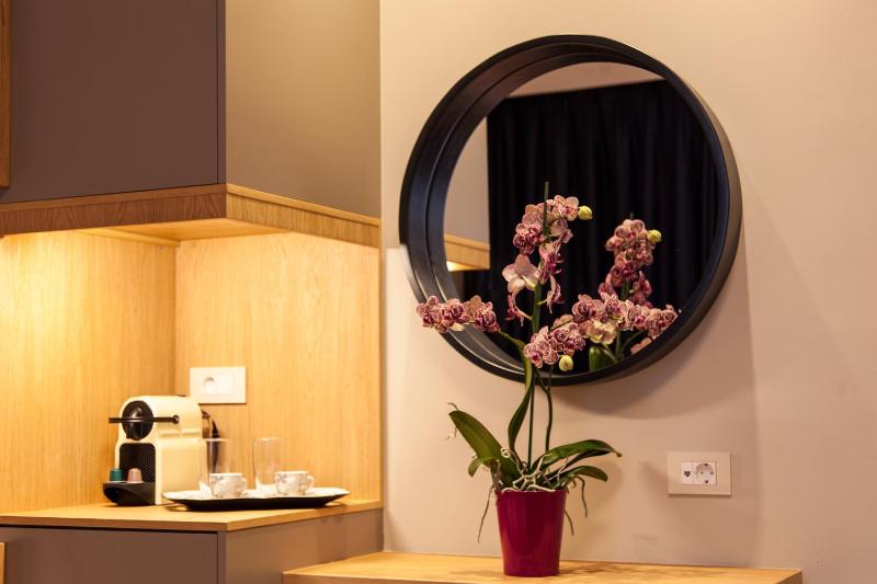 Deluxe Quadruple Room with Balcony image 3