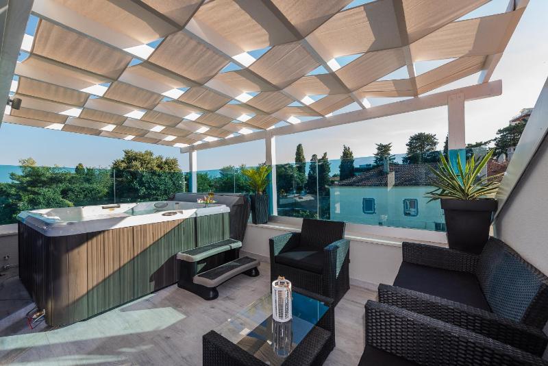 Penthouse Apartment with Terrace and Hot Tub image 3