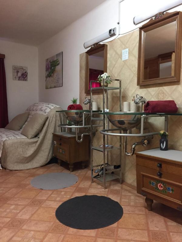 Double Room with Shared Bathroom image 3