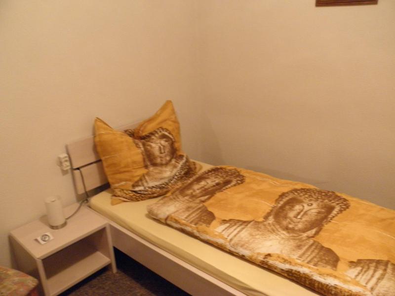 Single Room with Shared Bathroom image 2